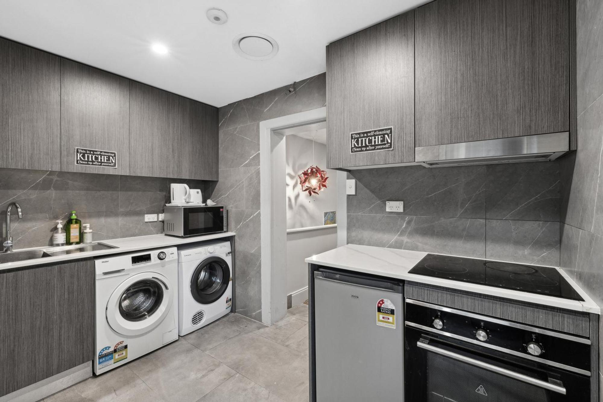 Modern Single - Next To Station - Near Cbd&townhall&chinatown&darling Harbour&uts&usyd - Shared Bathroom Guest house